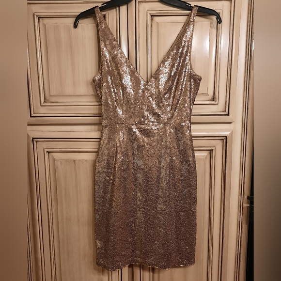 Lulu's Gold Sequin Dress - Size Small - VNeck Back /‎ Front - Picture 1 of 7
